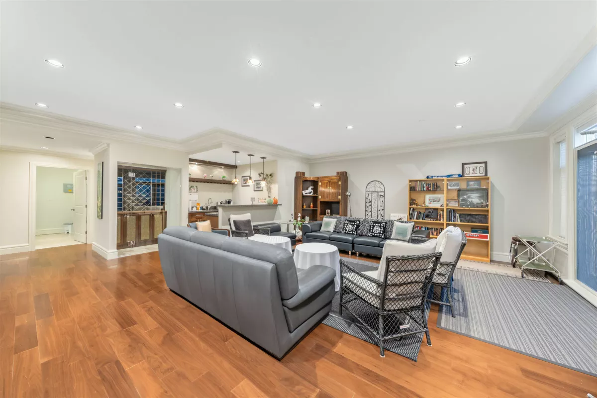 Hot Tub / Spa Photo of 6981 Laurel Street, Vancouver, BC