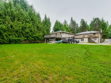 Kitchen Island Photo of 3360 Henry Street, Port Moody, BC