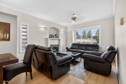 Kitchen Island Photo of 14170 65 Avenue, Surrey, BC