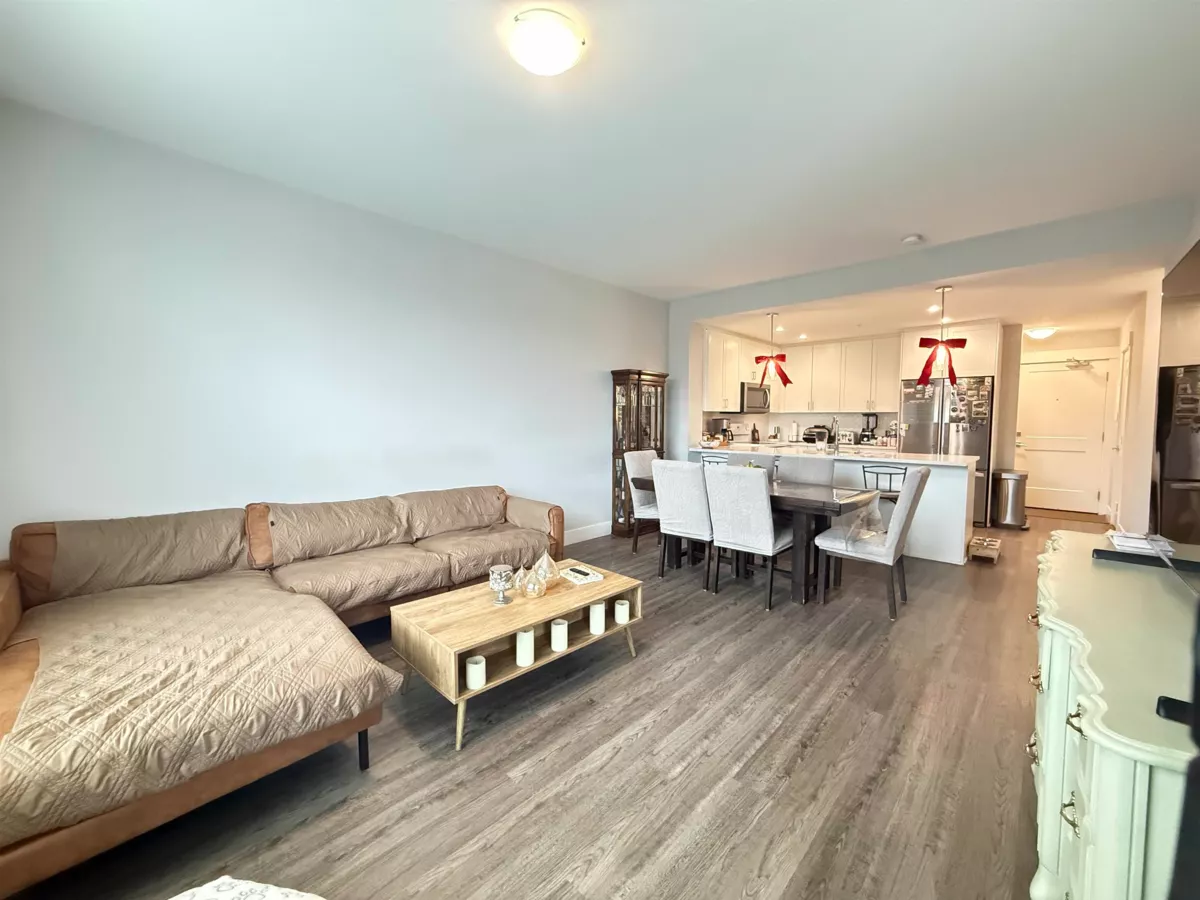 Walk-In Closet Photo of 4413 2180 Kelly Street, Port Coquitlam, BC