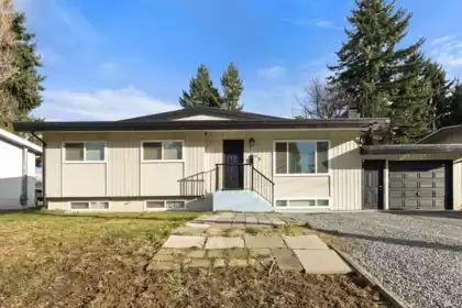 2098 Beaver Street, Abbotsford, BC, Abbotsford West — 6 bed single family residence for sale