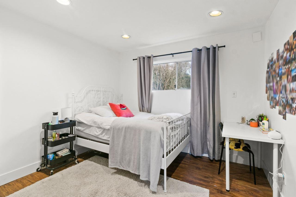 Basement Recreation Room Photo of 1341 Parker Street, White Rock, BC