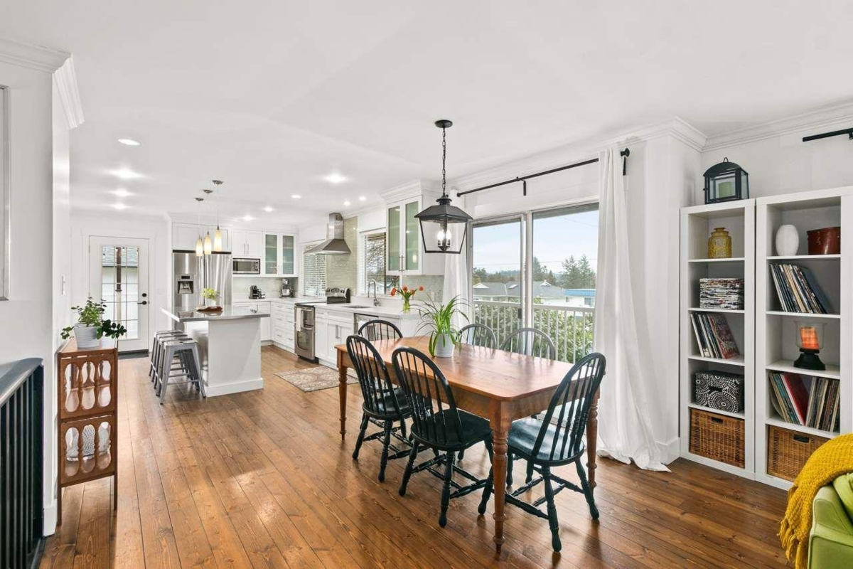 Breakfast Nook Photo of 1341 Parker Street, White Rock, BC