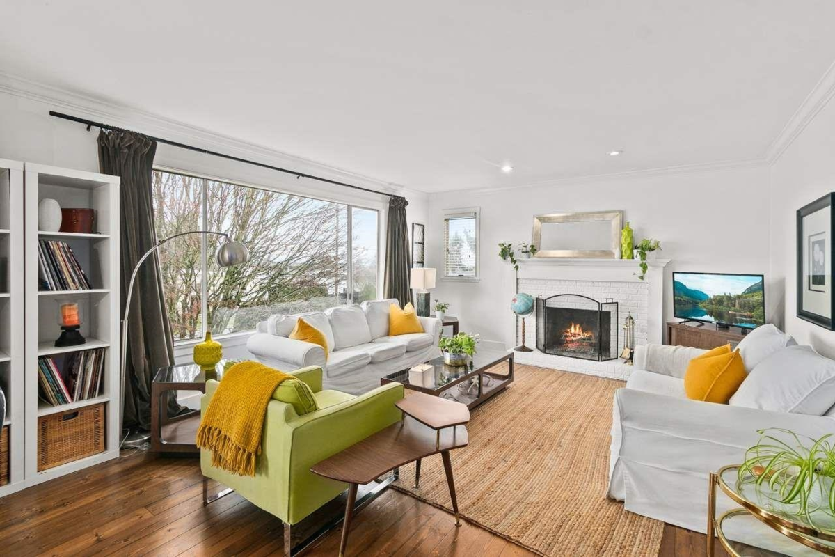 Dining Area Photo of 1341 Parker Street, White Rock, BC