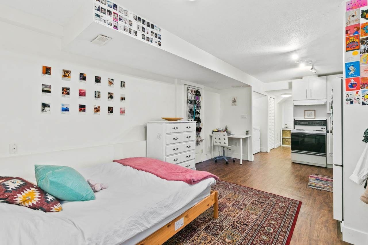 Entry Foyer Photo of 1341 Parker Street, White Rock, BC