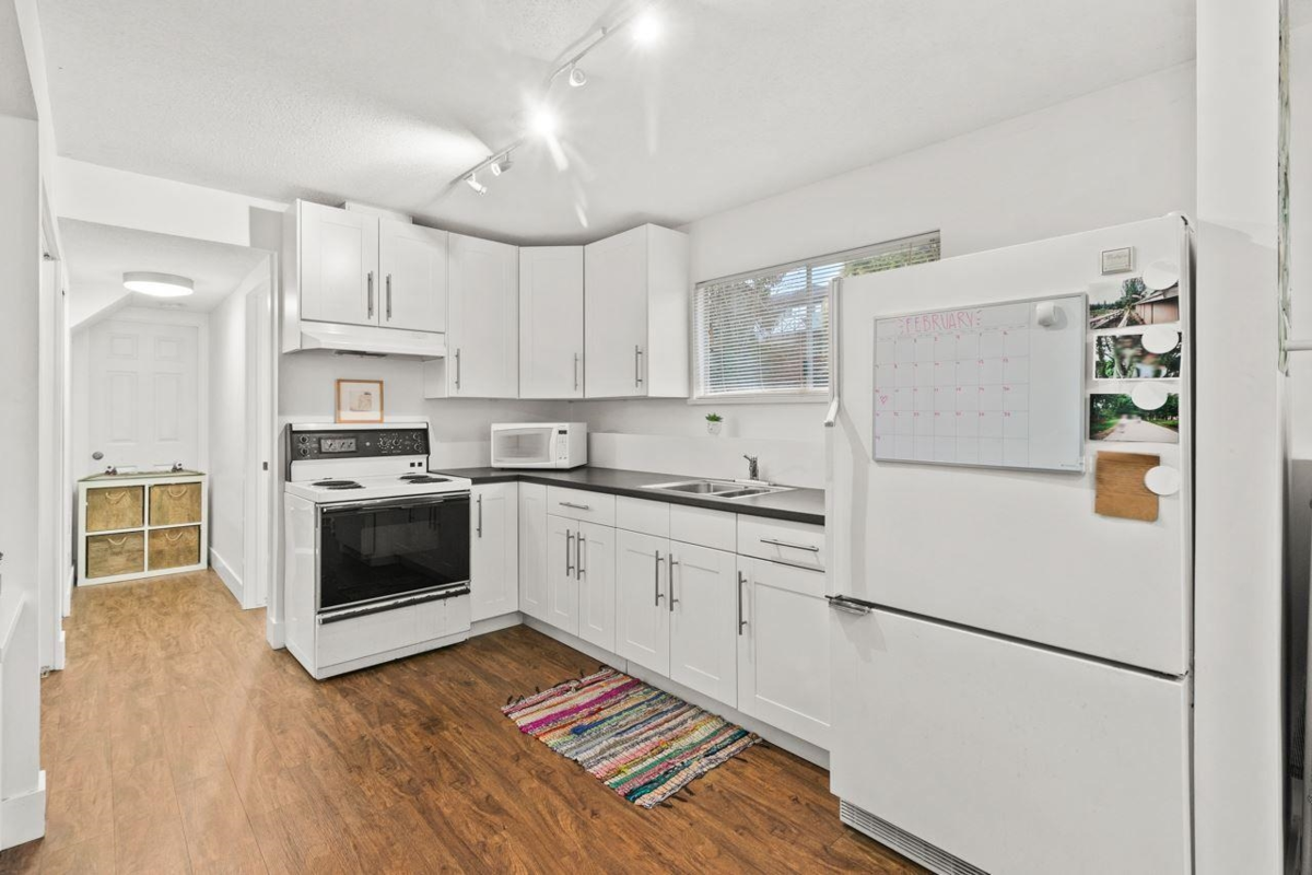 Hallway Photo of 1341 Parker Street, White Rock, BC