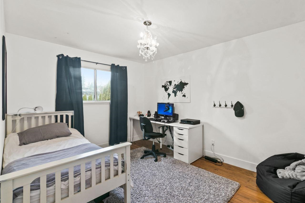 Office / Den Photo of 1341 Parker Street, White Rock, BC