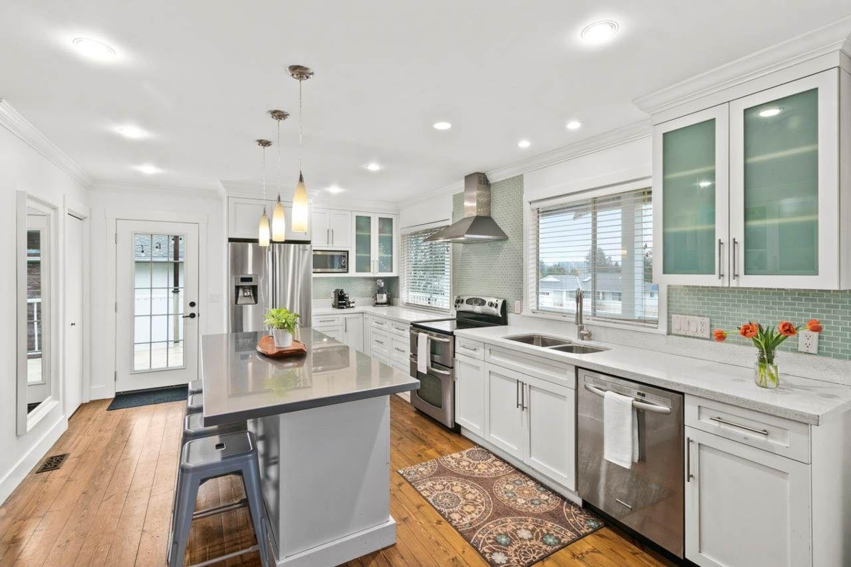 Primary Bathroom Photo of 1341 Parker Street, White Rock, BC