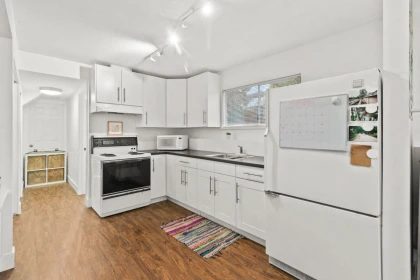 Kitchen Photo of 1341 Parker Street, White Rock, BC