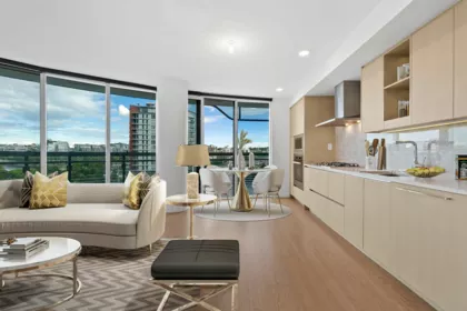 684 87 Nelson Street, Vancouver, BC, Yaletown — 2 bed apartment/condo for sale