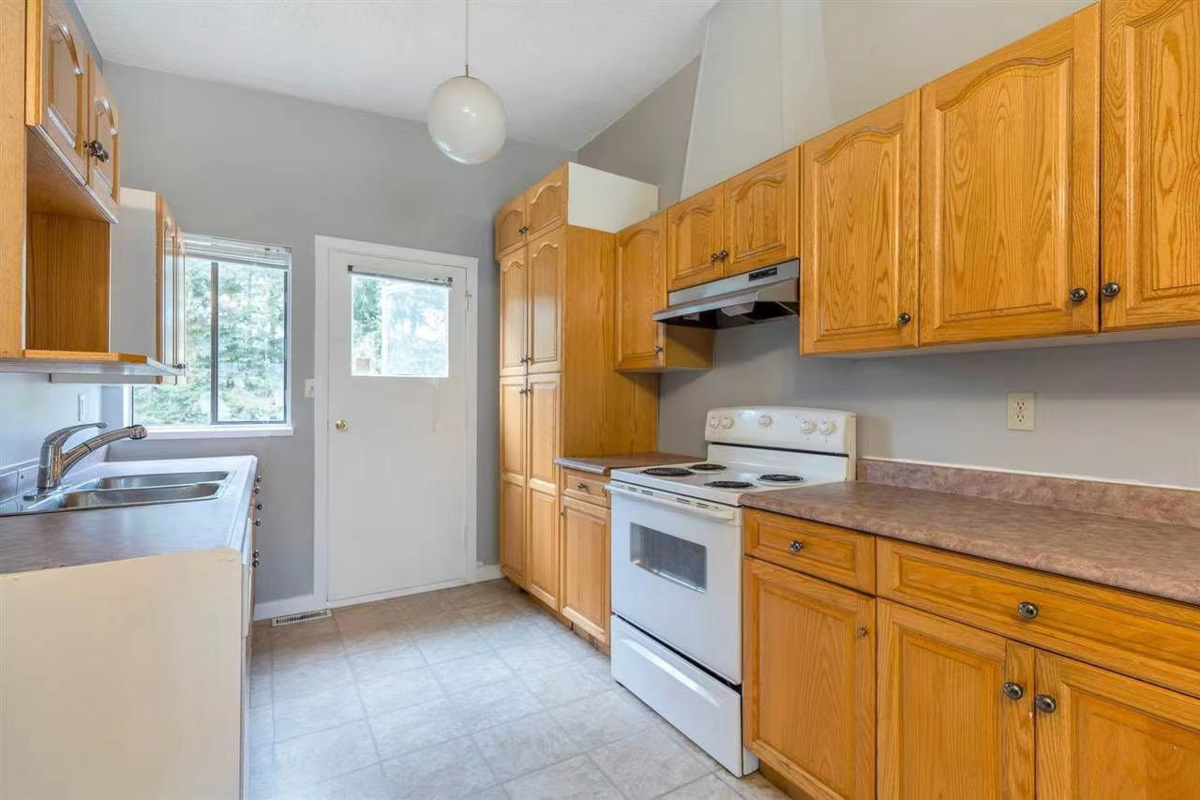 Guest Bathroom Photo of 20763 39a Avenue, Langley, BC