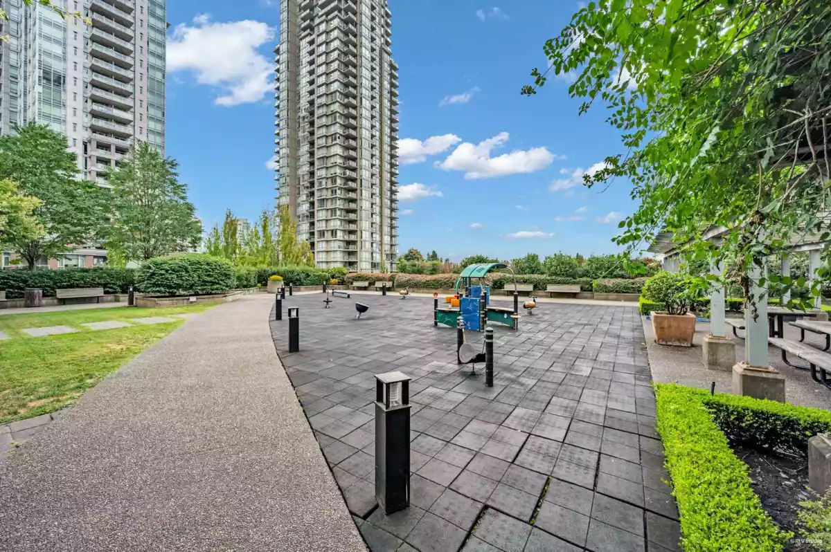 Garden / Landscaping Photo of 705 2978 Glen Drive, Coquitlam, BC