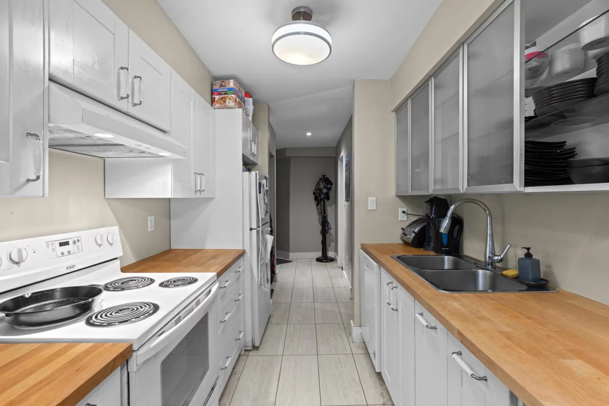 Dining Area Photo of 112 9847 Manchester Drive, Burnaby, BC