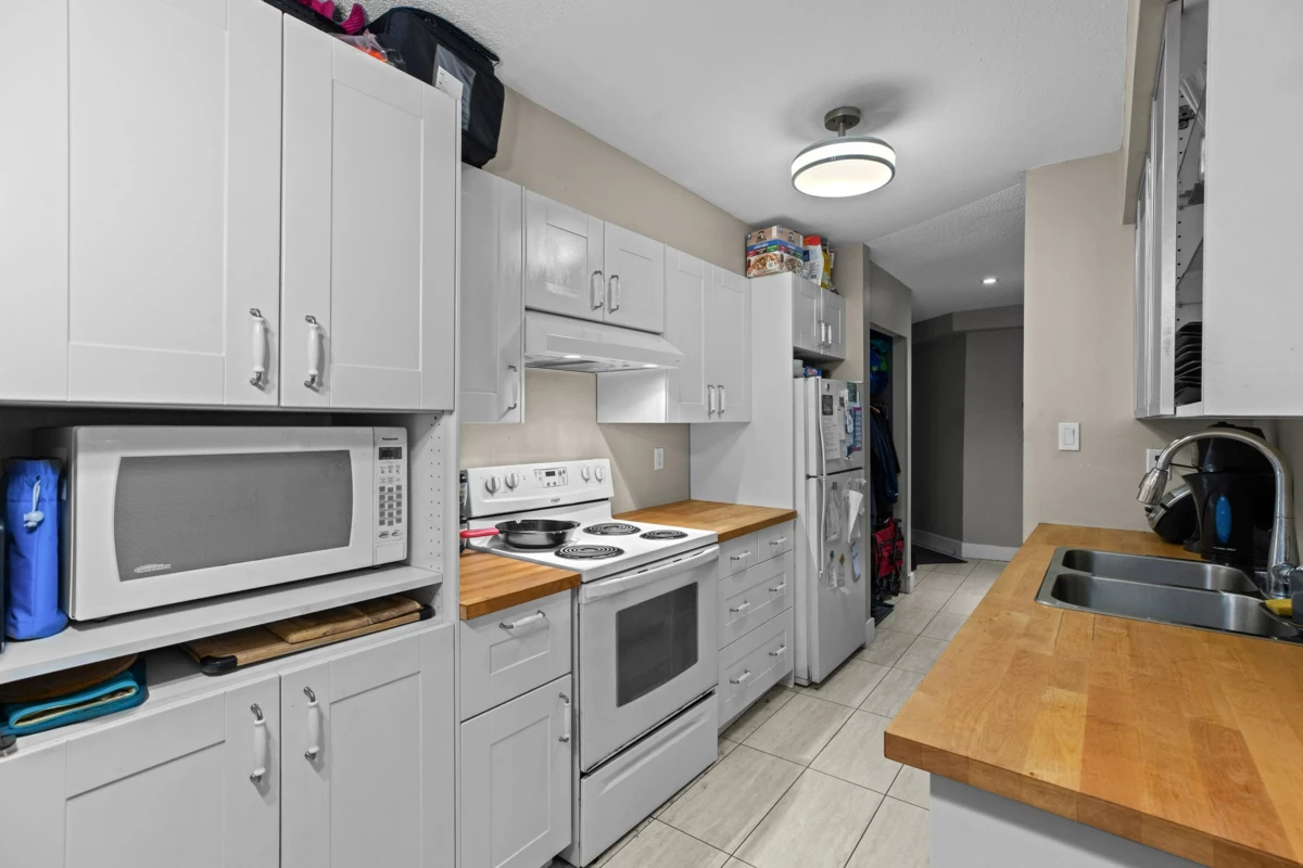 Family Room Photo of 112 9847 Manchester Drive, Burnaby, BC