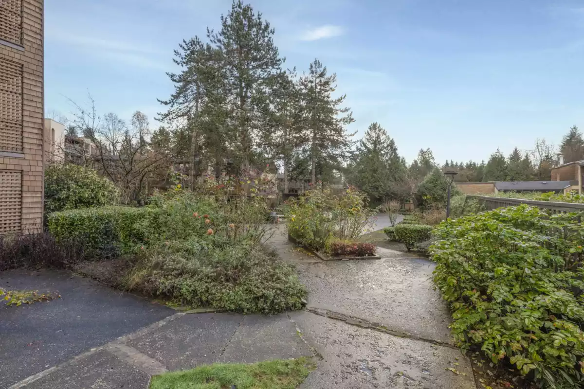 Hallway Photo of 112 9847 Manchester Drive, Burnaby, BC