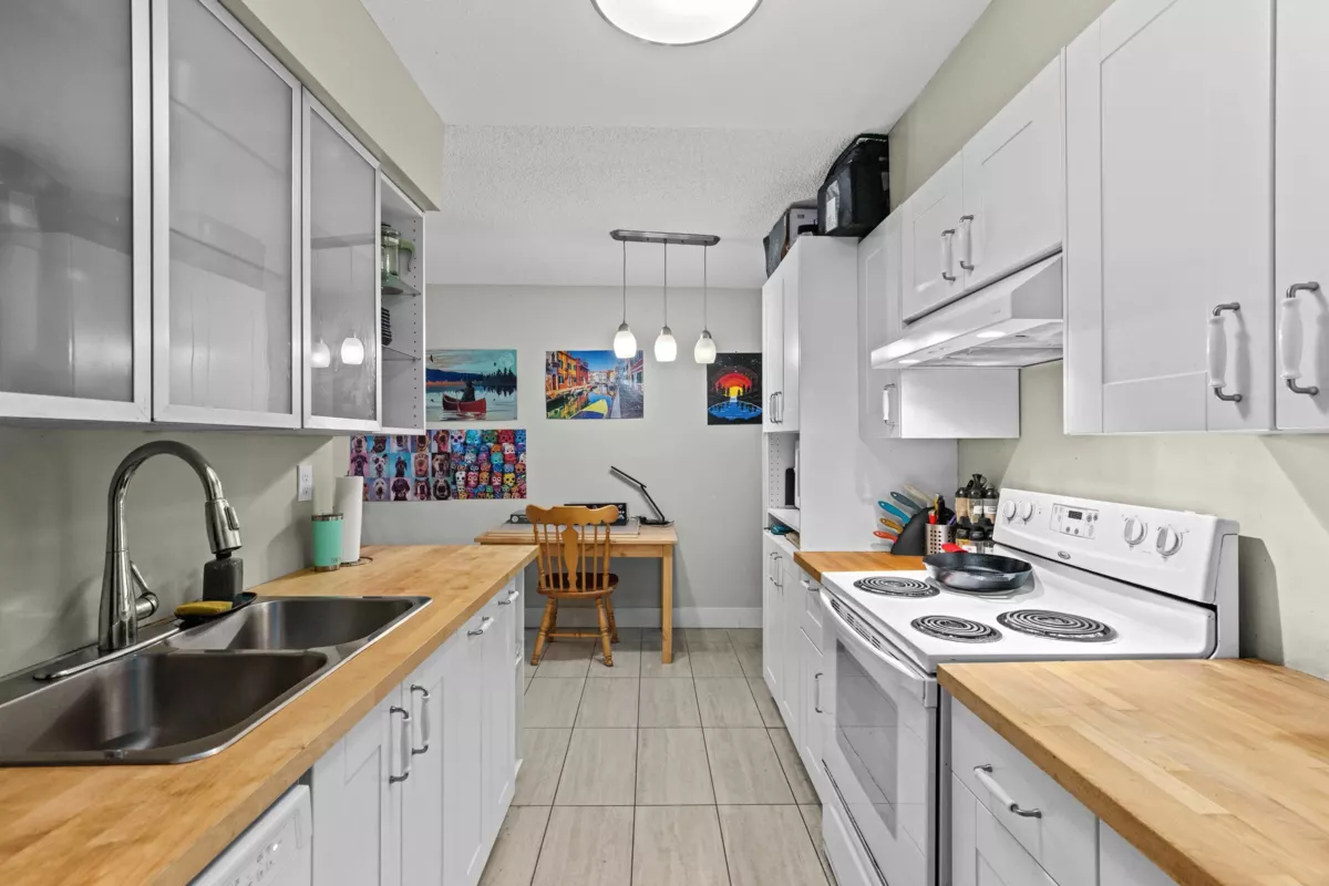 Living Room Photo of 112 9847 Manchester Drive, Burnaby, BC