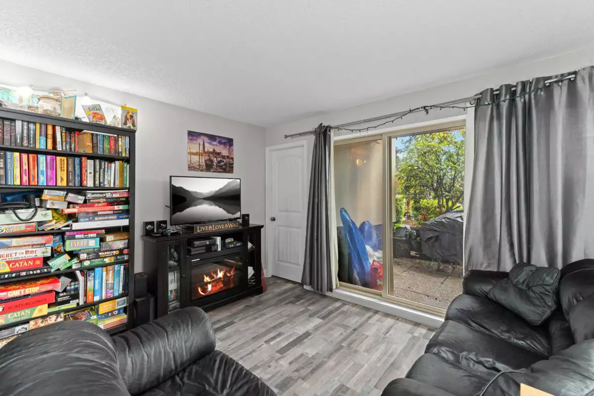 Walk-In Closet Photo of 112 9847 Manchester Drive, Burnaby, BC