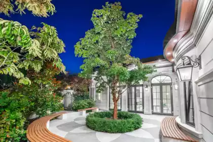 Garden / Landscaping Photo of 839 Eyremount Drive, West Vancouver, BC