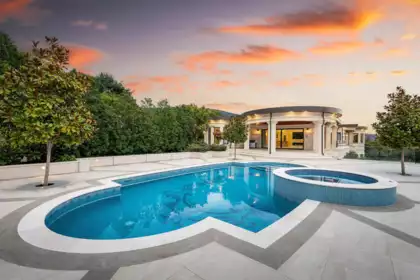 Hot Tub / Spa Photo of 839 Eyremount Drive, West Vancouver, BC