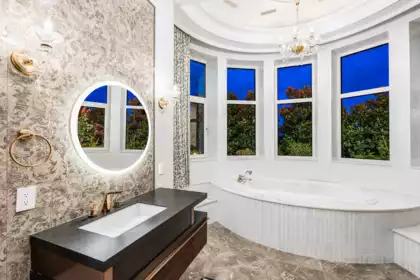 Laundry Room Photo of 839 Eyremount Drive, West Vancouver, BC