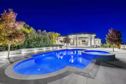 Outdoor Kitchen Photo of 839 Eyremount Drive, West Vancouver, BC