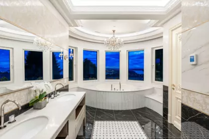 Powder Room Photo of 839 Eyremount Drive, West Vancouver, BC