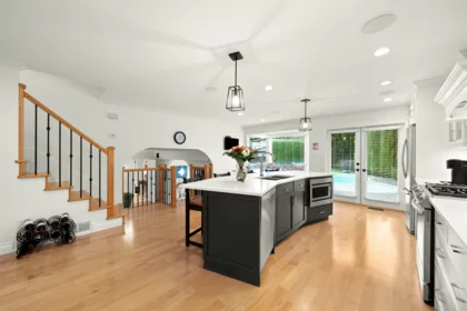 Kitchen Island Photo of 515 Erin Place, Delta, BC