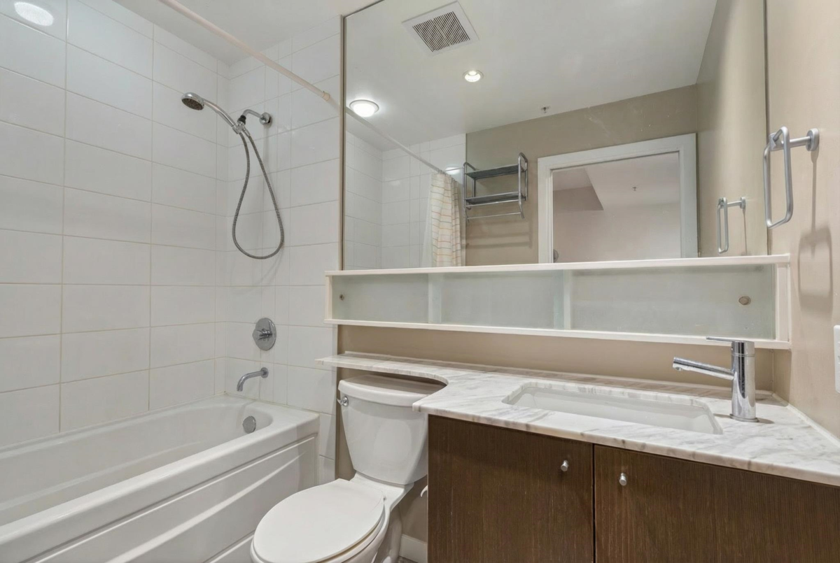 Kitchen Island Photo of 606 531 Beatty Street, Vancouver, BC