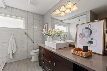 Hallway Photo of 8 7450 Huron Street, Chilliwack, BC