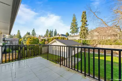 Entry Foyer Photo of 13259 14 Avenue, Surrey, BC