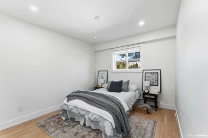 Hallway Photo of 13259 14 Avenue, Surrey, BC