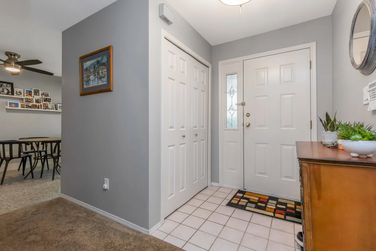Living Room Photo of 26 2023 Winfield Drive, Abbotsford, BC