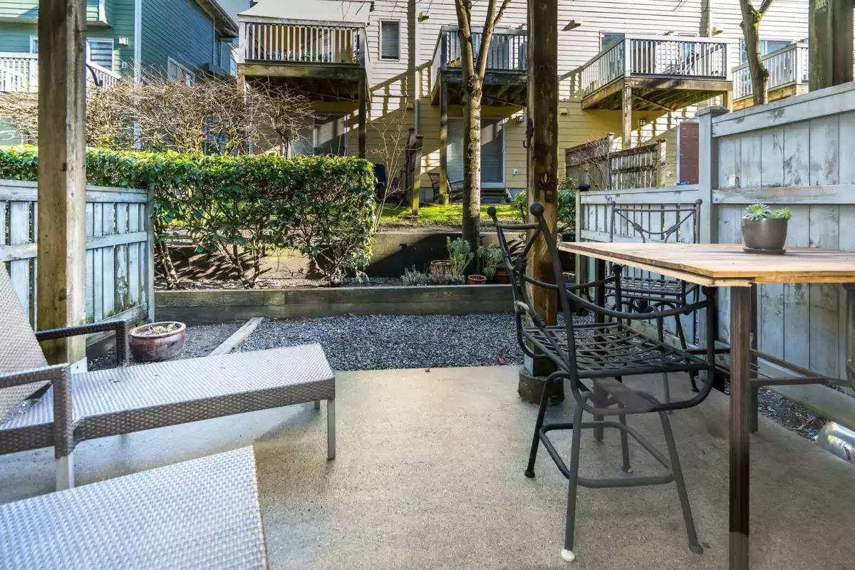 Front Yard Photo of 129 15168 36 Avenue, Surrey, BC