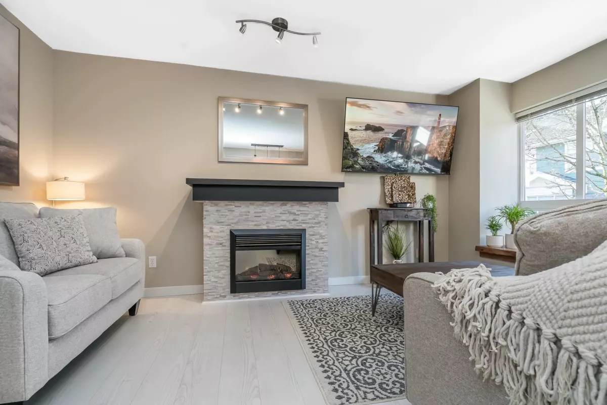 Kitchen Photo of 129 15168 36 Avenue, Surrey, BC