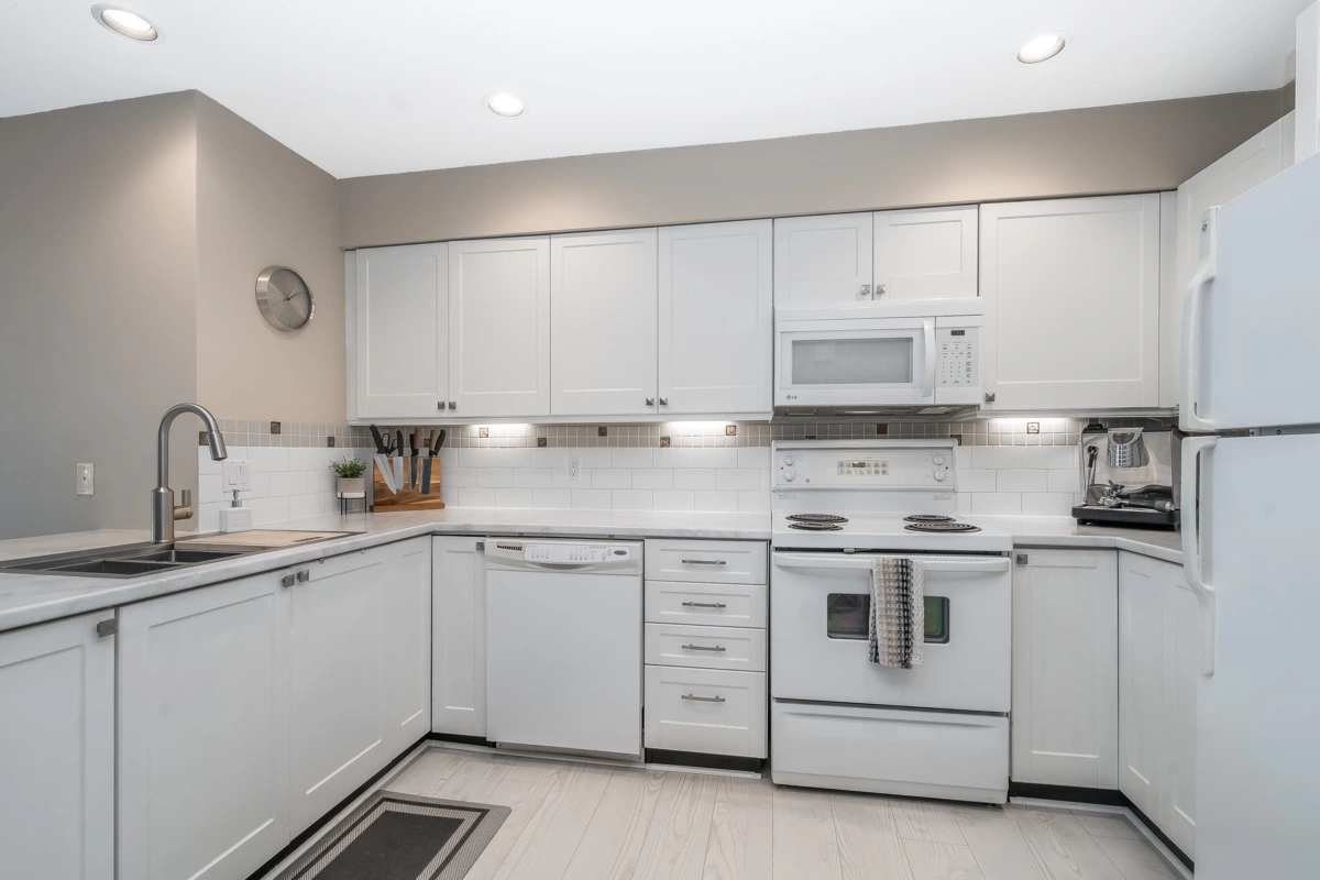 Walk-In Closet Photo of 129 15168 36 Avenue, Surrey, BC