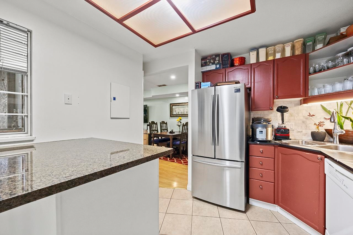 Kitchen Island Photo of 52 7188 Edmonds Street, Burnaby, BC