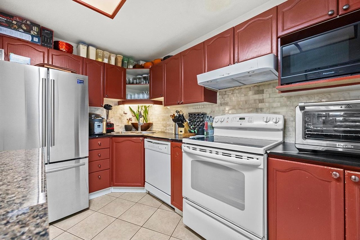 Kitchen Photo of 52 7188 Edmonds Street, Burnaby, BC