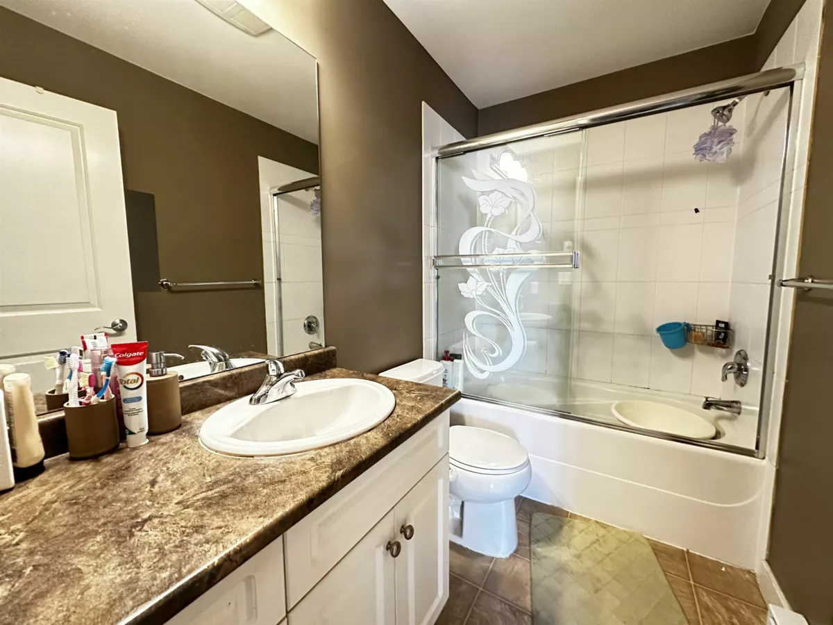 Primary Bathroom Photo of 9 31235 Upper Maclure Road, Abbotsford, BC