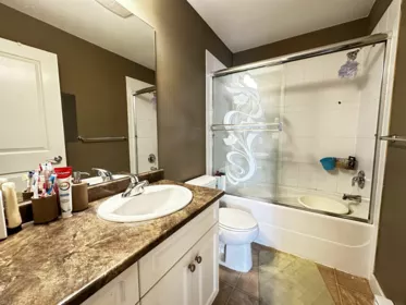 Primary Bathroom Photo of 9 31235 Upper Maclure Road, Abbotsford, BC