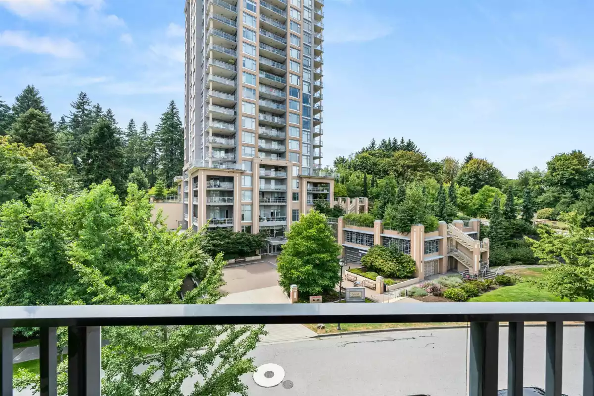 Front Yard Photo of 408 275 Ross Drive, New Westminster, BC