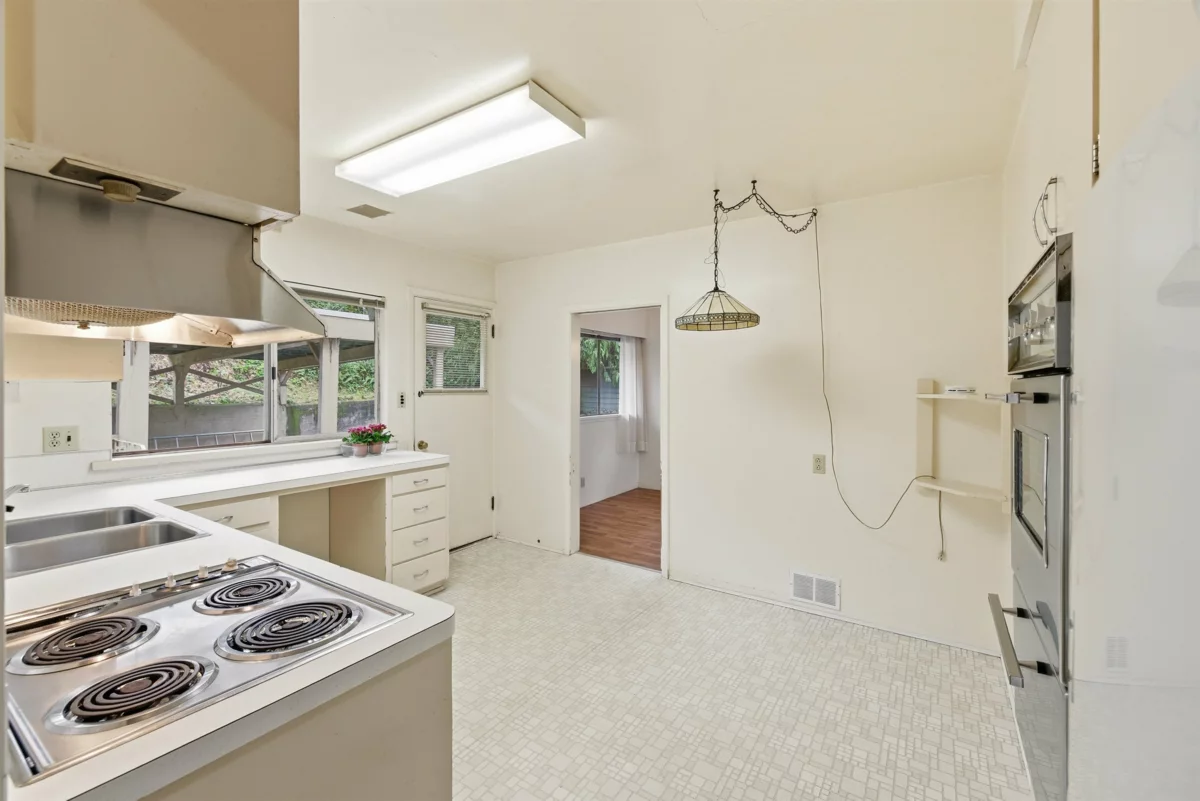 Breakfast Nook Photo of 1840 Quilchena Crescent, Vancouver, BC