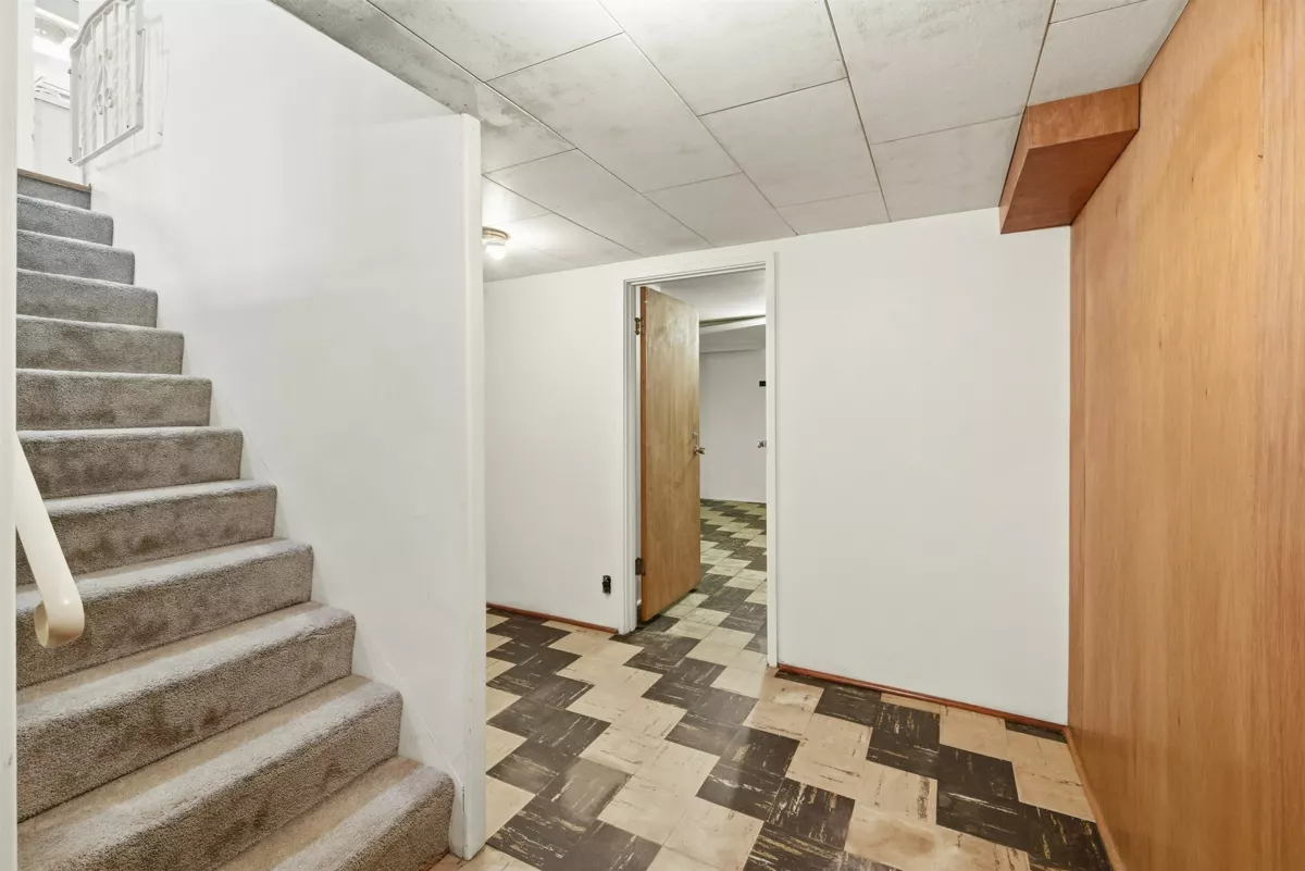 Hallway Photo of 1840 Quilchena Crescent, Vancouver, BC