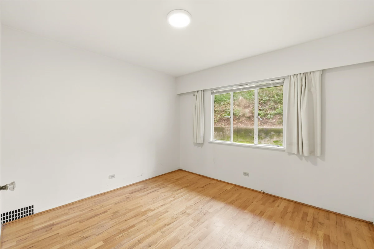 Walk-In Closet Photo of 1840 Quilchena Crescent, Vancouver, BC