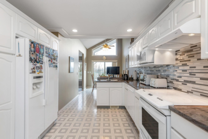 Kitchen Island Photo of 3 3555 Blue Jay Street, Abbotsford, BC