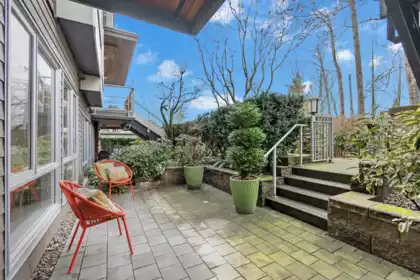 103 735 W 15th Street, North Vancouver, BC, North Vancouver — Apartment/Condo for sale