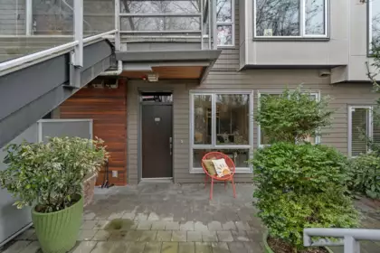 103 735 W 15th Street, North Vancouver, BC, North Vancouver — Apartment/Condo for sale