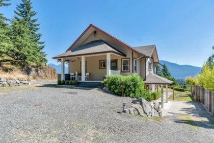 Dining Area Photo of 931 Rivendell Drive, Bowen Island, BC