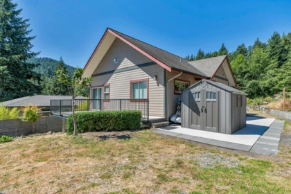 Kitchen Photo of 931 Rivendell Drive, Bowen Island, BC
