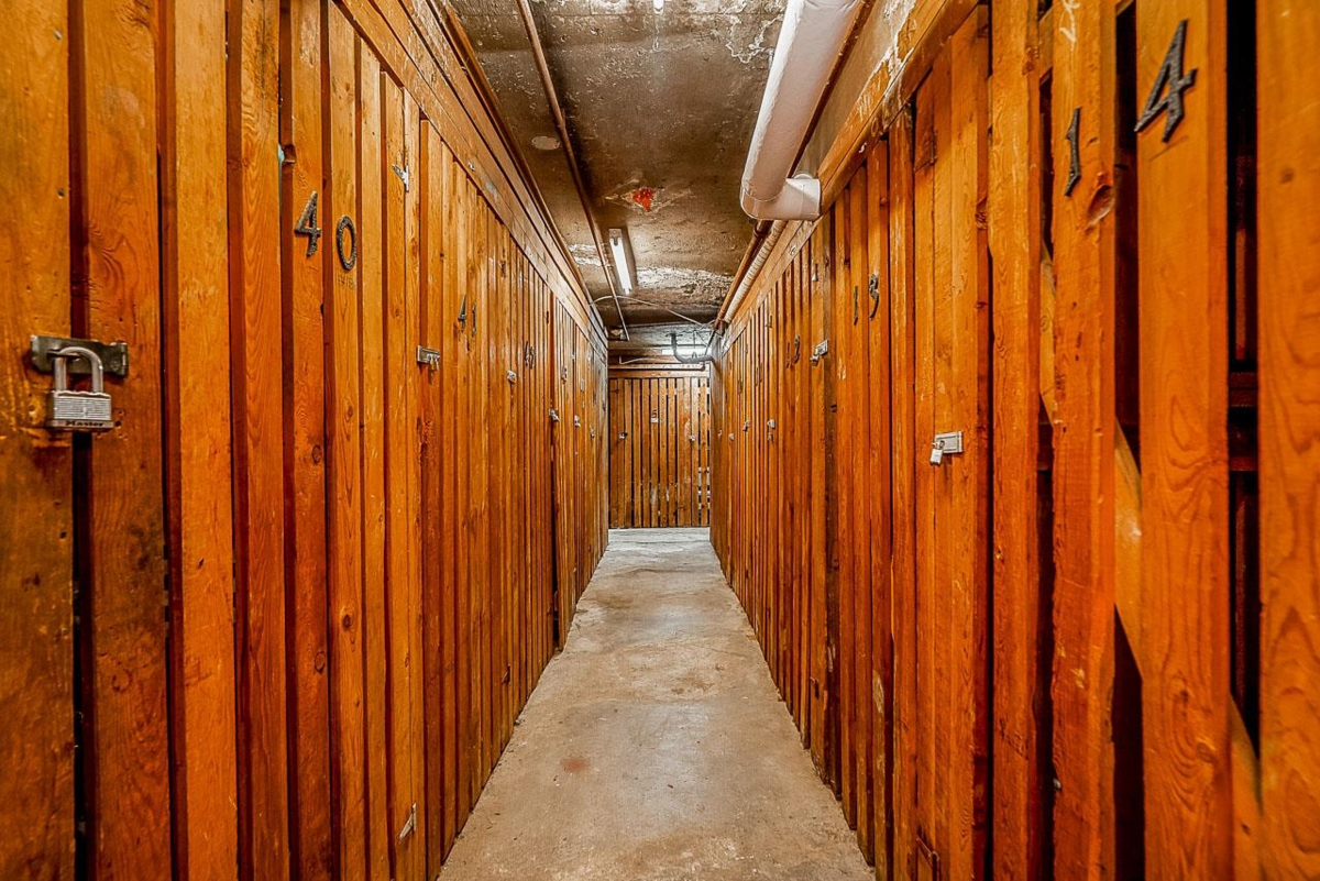 Hallway Photo of 318 830 E 7th Avenue, Vancouver, BC