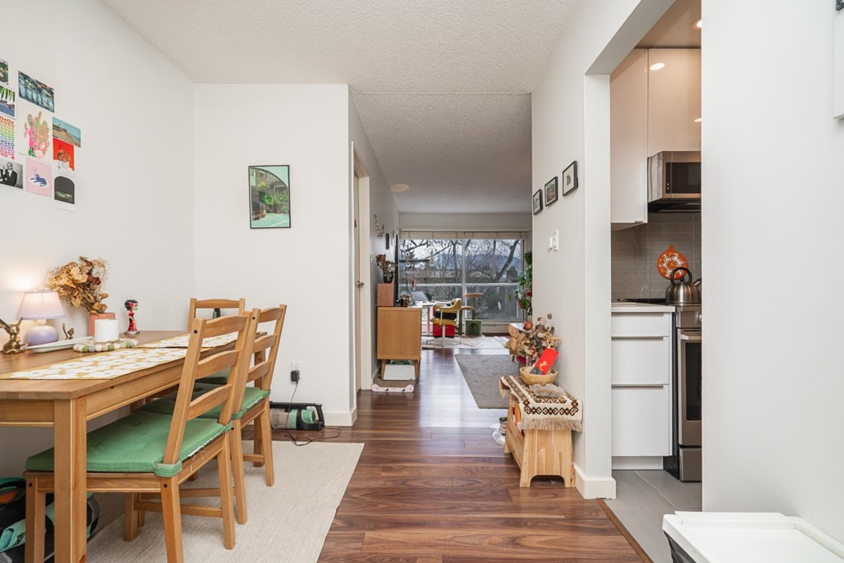 Kitchen Photo of 318 830 E 7th Avenue, Vancouver, BC